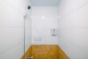 Apartment, Non Smoking, Kitchenette | Bathroom