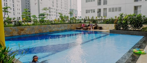 Hồ bơi ngoài trời