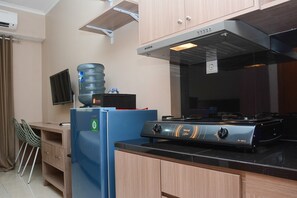Private kitchen - New Furnished @ Studio Maple Park Apartment (Jakarta)