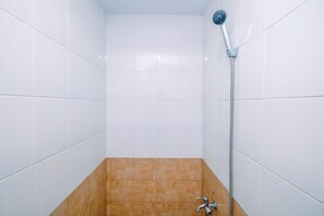 Apartment, Non Smoking, Kitchenette | Bathroom | Shower, free toiletries, towels - Comfort 1BR with Study Room Green Pramuka Apartment (Jakarta)