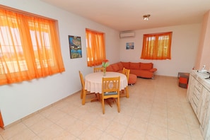 Departamento (Three Bedroom Apartment with Terrace) | Servicio a la habitación