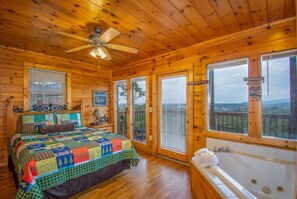 2 makuuhuonetta, silitysrauta/-lauta, ilmainen Wi-Fi, vuodevaatteet