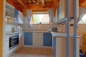 Fridge, microwave, oven, dishwasher - SV2 Knechtsand 12, Deutschland (Wurster Nordseeküste)