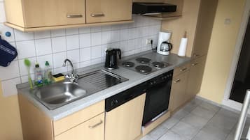 Køleskab, ovn, kogeplade, opvaskemaskine