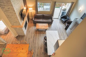 TV, fireplace - 2 BDR w Loft / Incredible Views / Family-Friendly (Fernie)