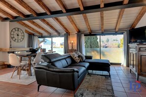 Luxury-Apartment | Wohnzimmer | Flachbildfernseher