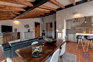 Luxury Apartment | Living room | Flat-screen TV