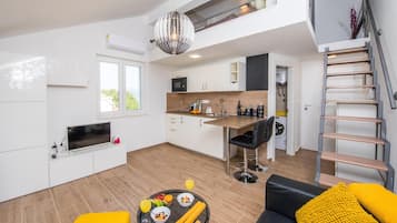 Studio (Studio Apartment with Hot Tub) | Salle à manger
