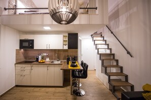Studio (Studio Apartment with Hot Tub) | Cuisine privée