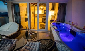 Studio (Studio Apartment with Hot Tub) | Terrace/patio