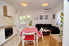 Apartment (One Bedroom Apartment with Balcony) | Interior