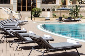 Sæsonbestemt udendørs pool