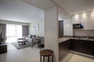 1 habitación, caja de seguridad en la habitación y escritorio 