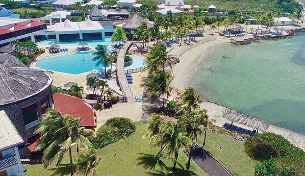 Outdoor pool - Studio 3* sea view, swimming pool, beach with balcony, vacations at Manganao (Saint François)