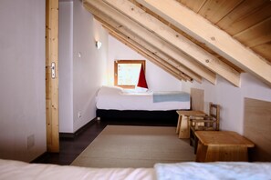 3 slaapkamers, een strijkplank/strijkijzer, reisbedje, gratis wifi