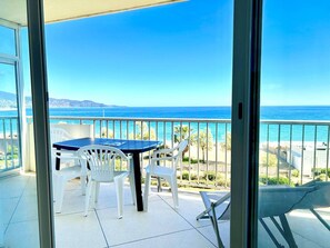 Outdoor dining - 3-room apartment with parking, pets allowed, Le Lavandou (Le Lavandou)