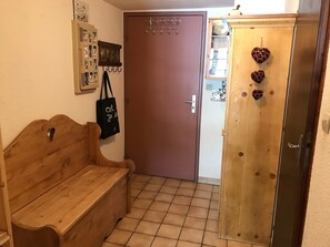 Interior - Charming mezzanine studio for 4 in rural setting, parking (Demi-Quartier)