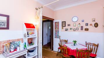 Apartment (Two Bedroom Apartment with Garden) | Dining room