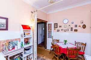 Apartment (Two Bedroom Apartment with Garden) | Dining room
