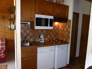 Fridge, microwave, oven, dishwasher - 3-room apartment for 6 people in Combloux with parking and Mont-Blanc view (Demi-Quartier)
