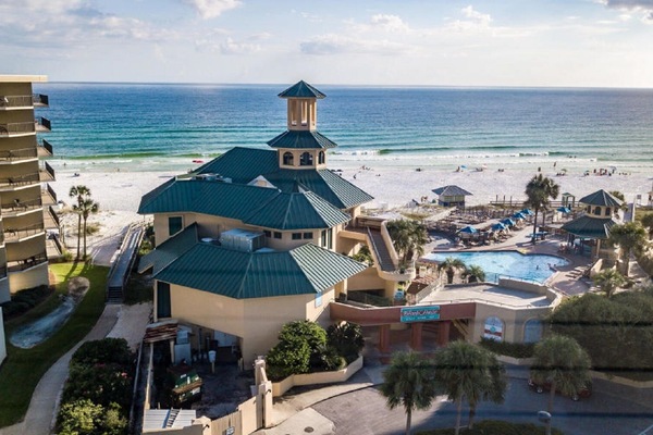 Accommodatie ligt op het strand, ligstoelen