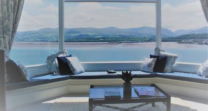 EXCLUSIVE HOUSE PRIVATE BEACH SEA FRONT SLEEPS 13 AMAZING VIEWS