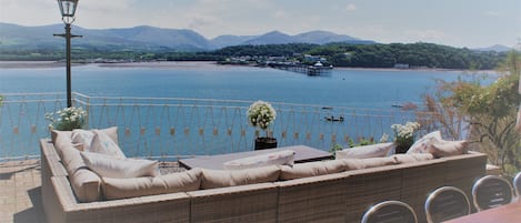 المنطقة المحيطة بالمنشأة