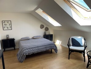 4 室のベッドルーム、アイロン / アイロン台、WiFi (無料)、ベッドシーツ