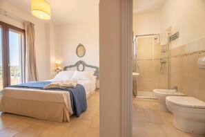 Dusche, Haartrockner, Bidet, Handtücher
