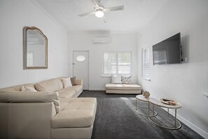 Smart TV, fireplace, Netflix, streaming services