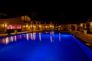 Outdoor pool - Tropic Gardens Hotel (Bakau)