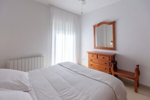 3 habitaciones, tabla de planchar con plancha y wifi gratis 