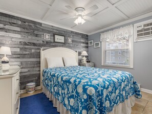 1 slaapkamer, een strijkplank/strijkijzer, internet, beddengoed