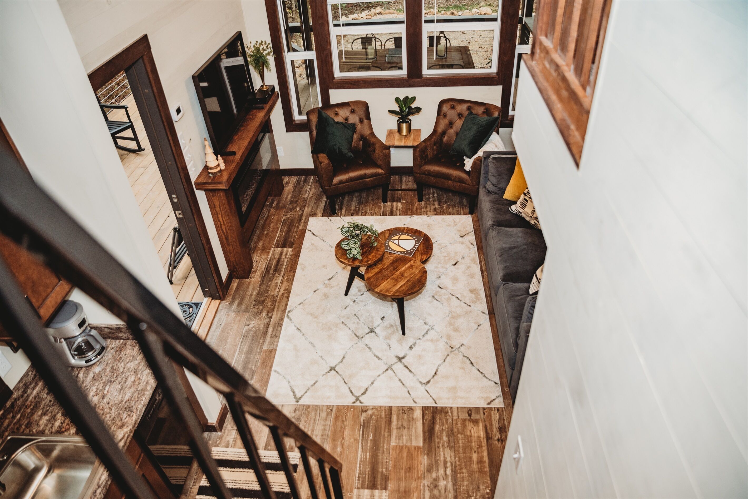 Televisión y chimenea 