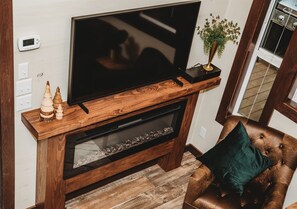TV, caminetto