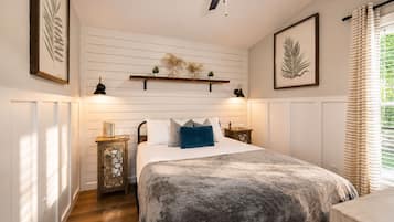 2 bedrooms, WiFi, bed sheets