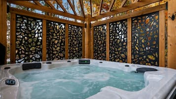 Indoor spa tub