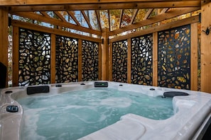 Indoor spa tub