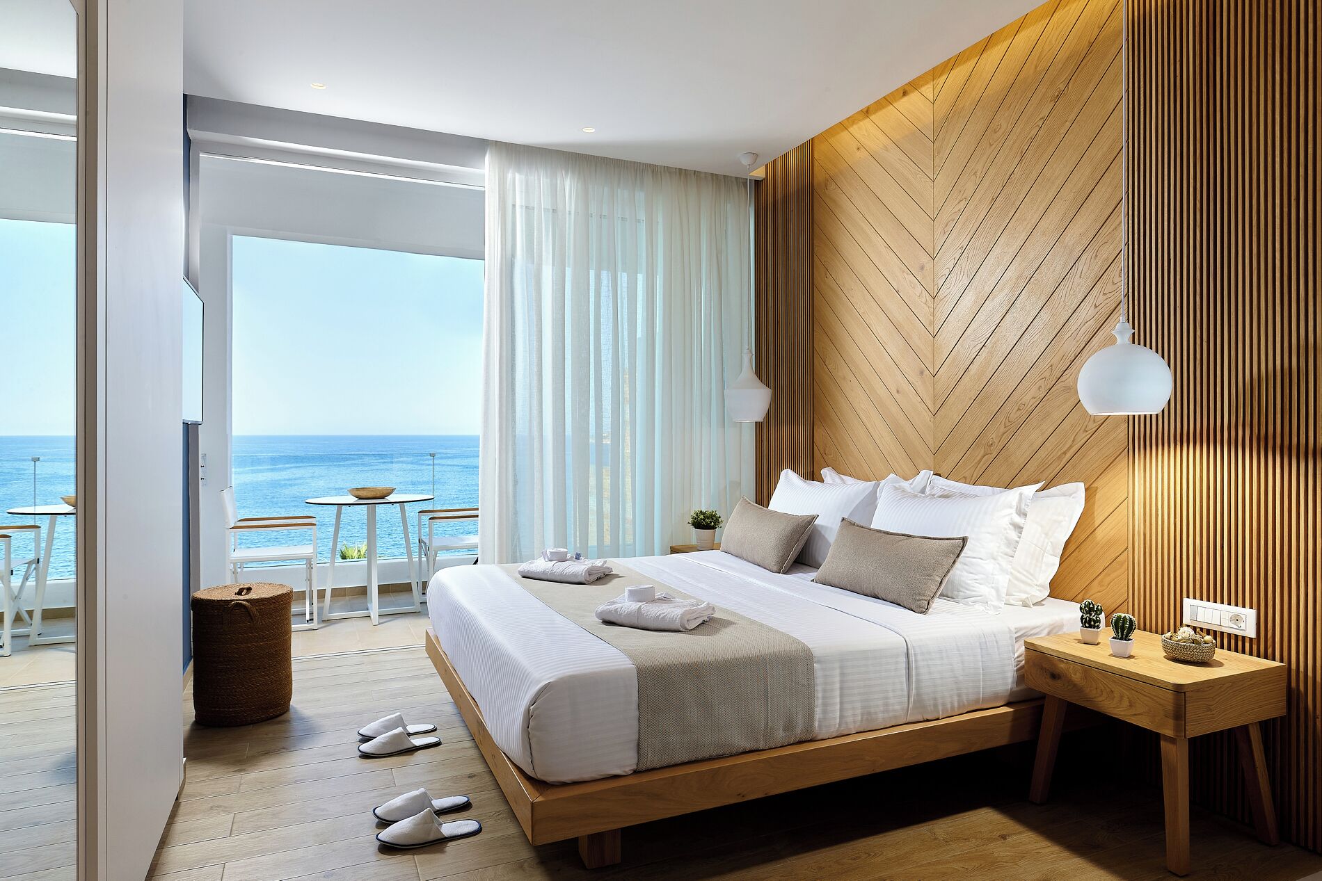 Premium bedding, cribs (free), WiFi (free), bed sheets
