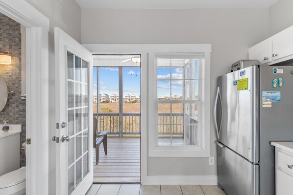 Interior - Vibrant Life - Sound Front Beach Getaway (Surf City)