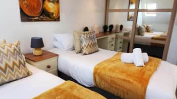 Comfort Room | Iron/ironing board, free WiFi