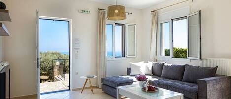 Smart TV, fireplace, table tennis, stereo