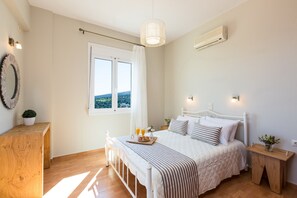 3 chambres, coffres-forts dans les chambres, bureau