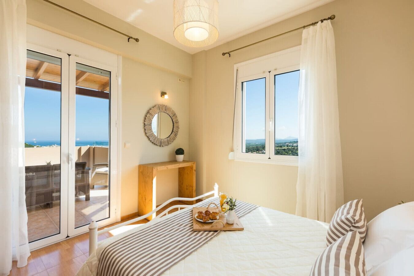 3 bedrooms, in-room safe, desk, iron/ironing board