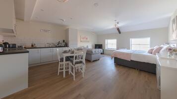 Studio Kota | Area keluarga | TV layar datar