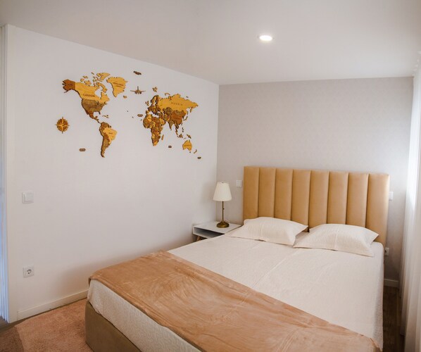 3 chambres, fer et planche à repasser, Wi-Fi, draps fournis