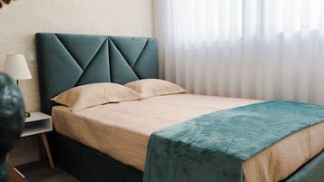 3 habitaciones, tabla de planchar con plancha, wifi y ropa de cama