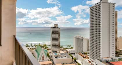 Deluxe Ocean View Condo 2 Queen Beds in Waikiki, FREE Parking & Wi-Fi by Koko Resort Vacation Rentals