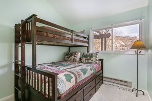 Condo, 2 Bedrooms