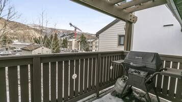 Condo, 2 Bedrooms | BBQ/picnic area